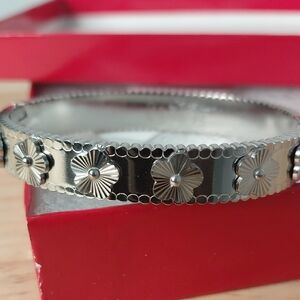 Stainless Steel Floral Women's Bracelet